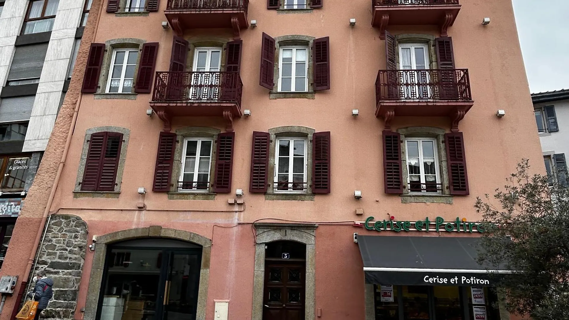 Apartment Appartement Spacieux 2 Chambres Au Centre D'Evian Avec Option Parking - Fr-1-498-115